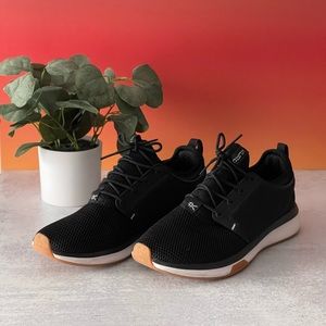 Kuru Womens Atom in Jetblack with White and Gum Soles size 11